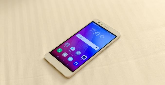 Hands On With the Huawei Honor 5X