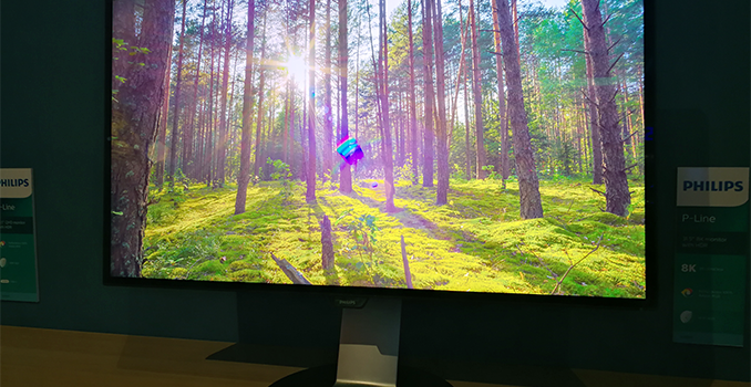 Philips Demos 328P8K: 8K UHD LCD with Webcam, Docking, Coming in 2018